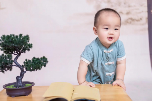 乳山宝宝爱吐奶是什么原因